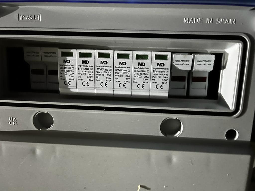 Cuadro de protección IP65 para instalación fotovoltaica Solera IP65 para sistema de placas solares y autoconsumo residencial